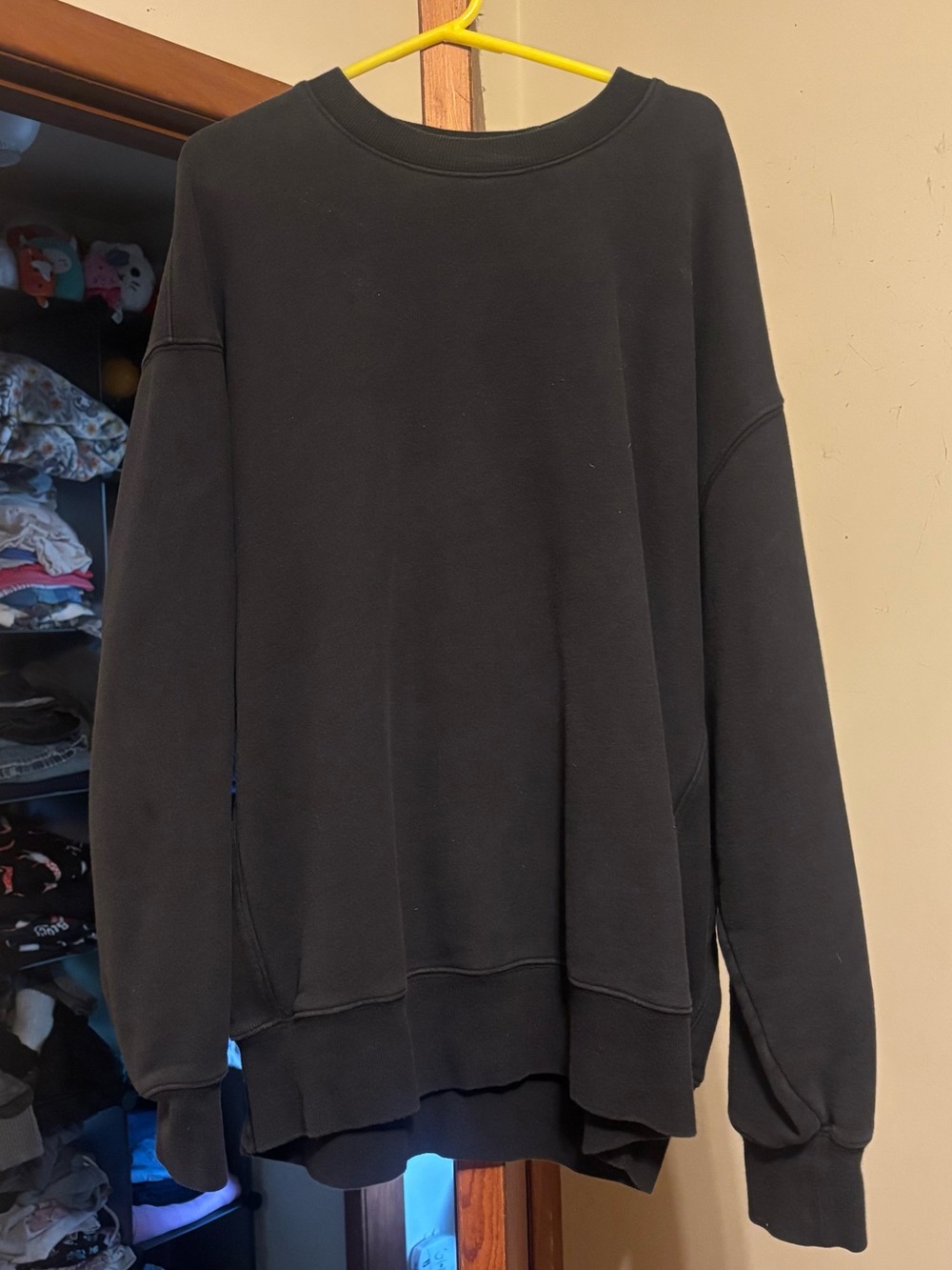Aritzia TNA Sweatfleece Boyfriend Fit Crewneck